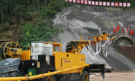 耿力混凝土湿喷台车承建老鼻山隧道三号横洞