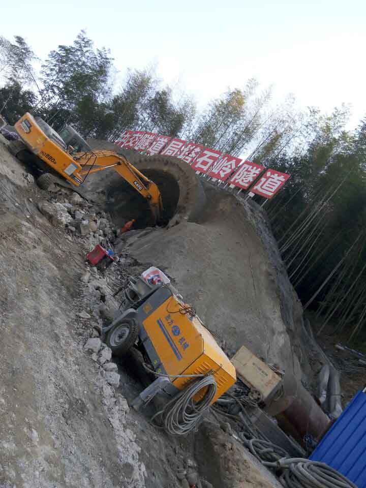 耿力工程设备湿喷机承建塔石岭隧道